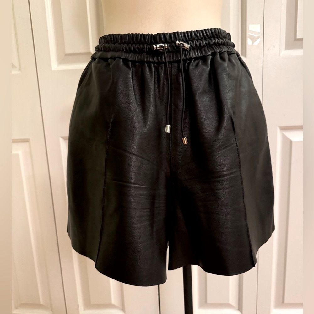 VICTORIA BECKHAM Black Leather Shorts Size 2 EUC
